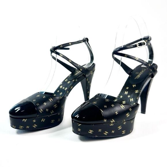 CHANEL 2023 Interlocking CC Logo Printed Black Heels Size 38 Platform Cap Toe - Picture 1 of 16